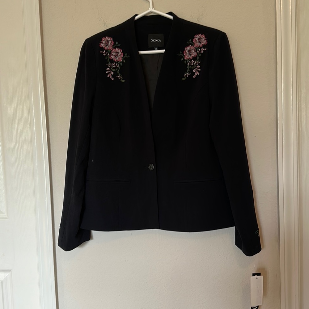 NWT XOXO Black Floral Embellished Blazer